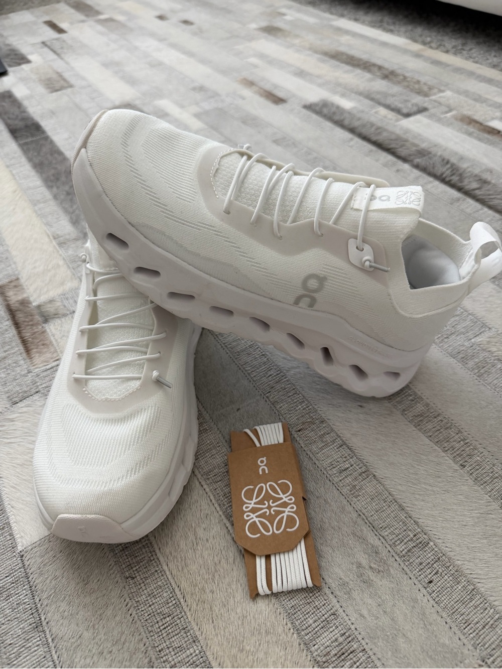 On cloud x lo. White sneakers